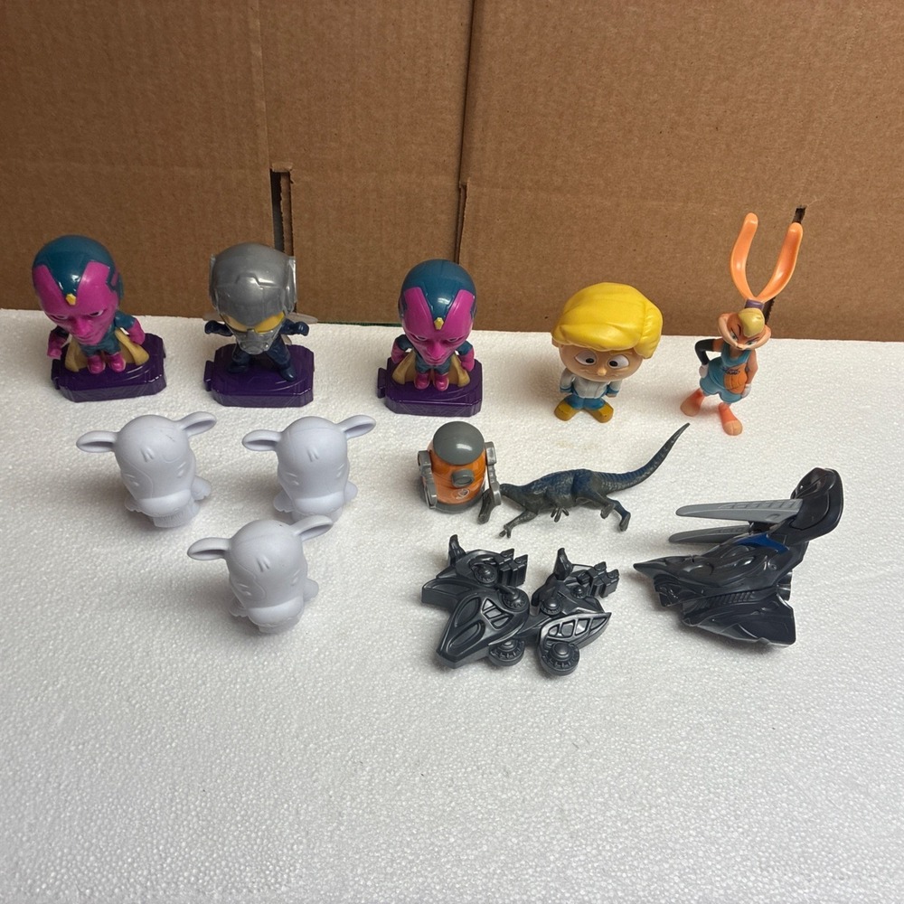 Random‎ Toy Figure Lot (12)